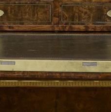 Martin-Guillaume Biennais (1764-1843), secrétaire à abattant. Vers 1804-1814, ébénisterie (bois, bronze doré), 154 × 75 × 39 cm. Rueil-Malmaison, musée national des châteaux de Malmaison et Bois-Préau (M.M.2013.2.1)